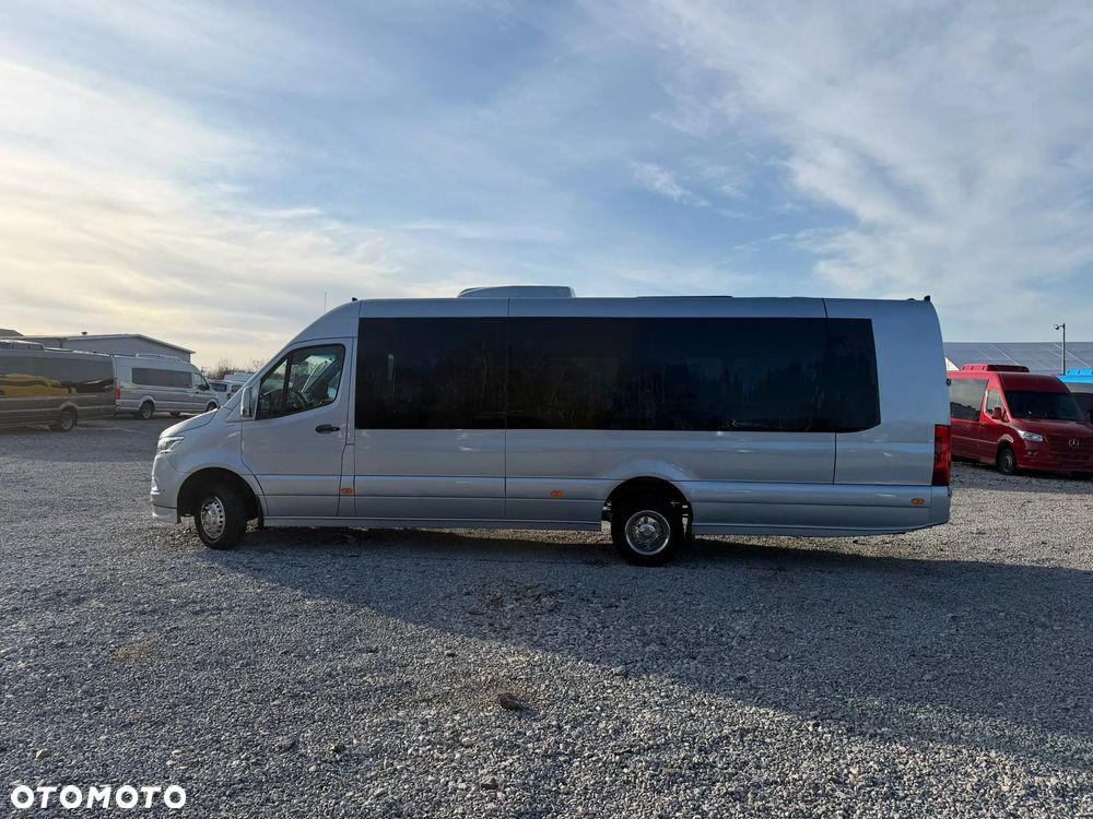 Mercedes-Benz Sprinter 519 - 12