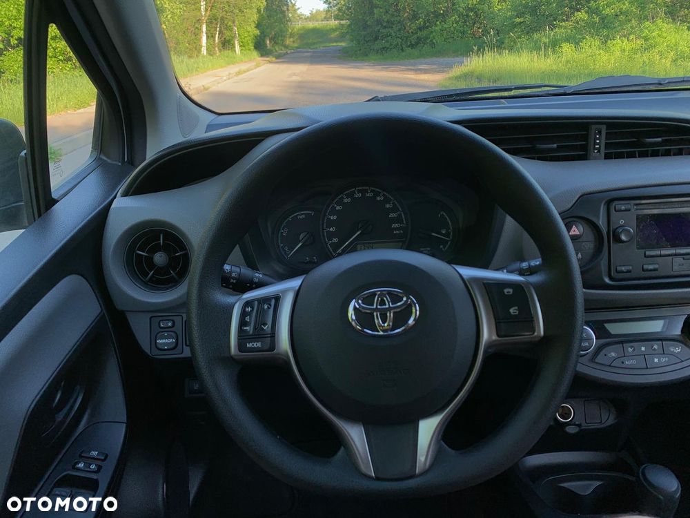 Toyota Yaris Hybrid 100 Active - 12