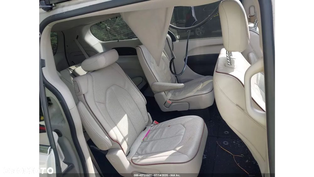 Chrysler Pacifica - 10