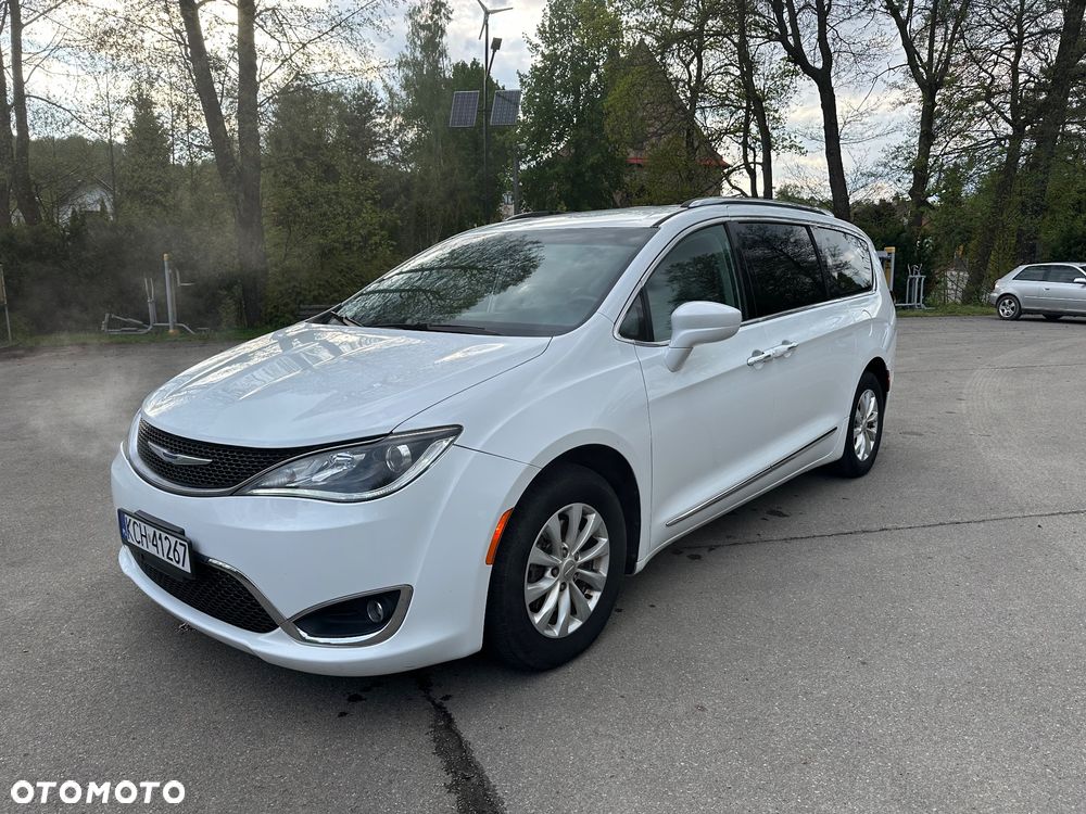 Chrysler Pacifica - 4