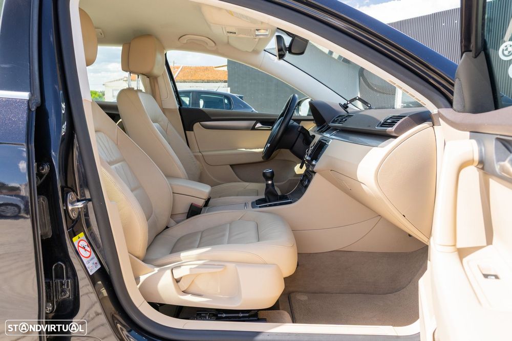VW Passat Variant 2.0 TDI Highline - 13