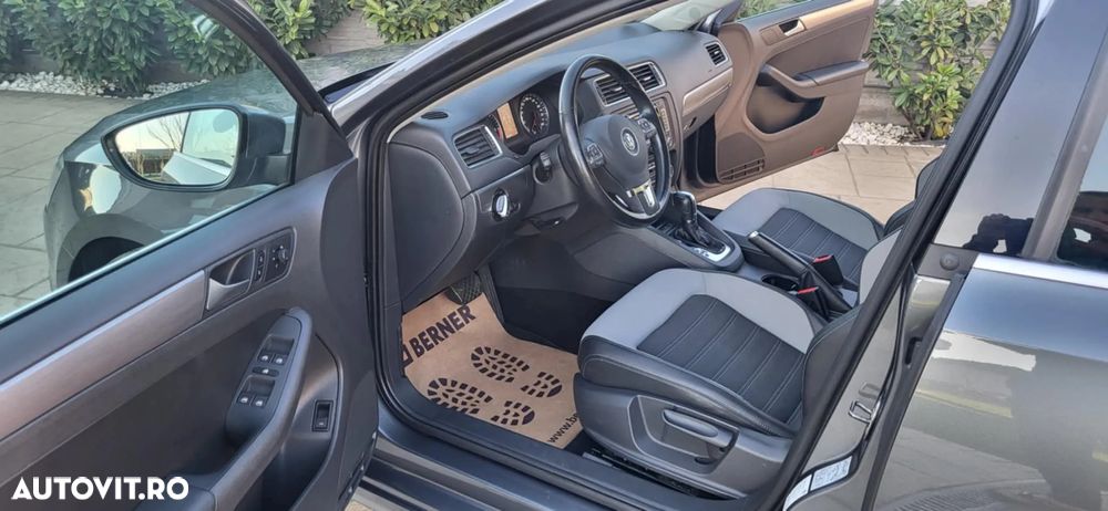 Volkswagen Jetta - 13