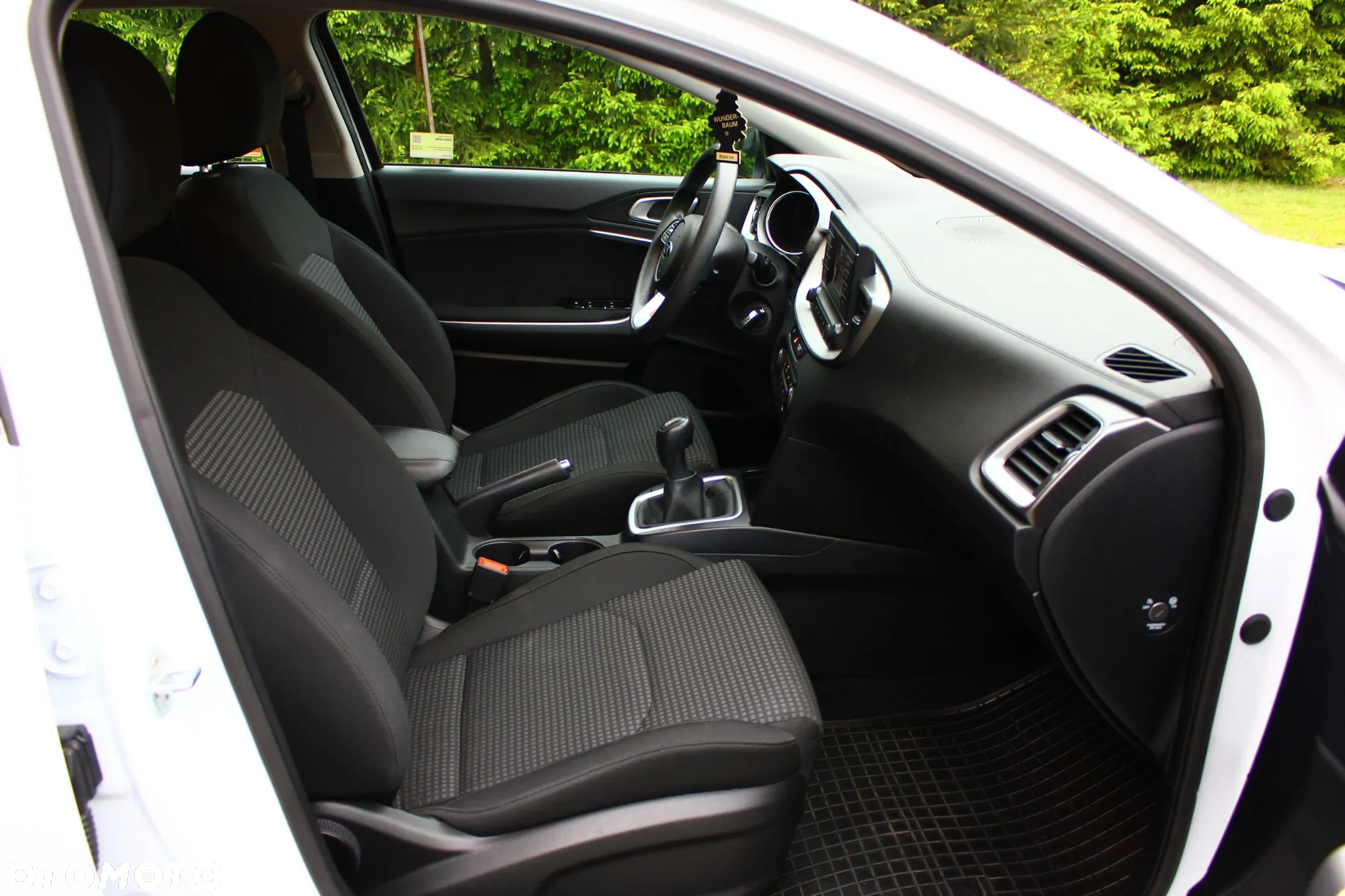 Kia Ceed 1.6 CRDi SCR S - 38
