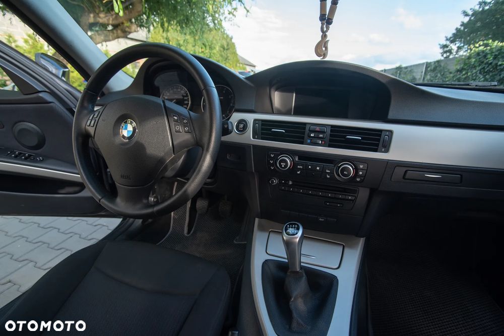 BMW Seria 3 318i - 14