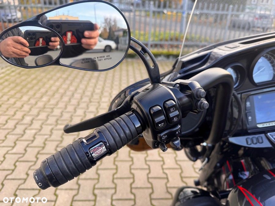 Harley-Davidson CVO Street Glide - 14