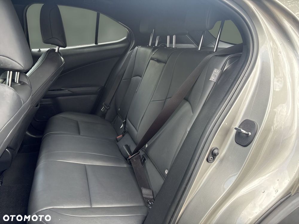 Lexus UX - 13