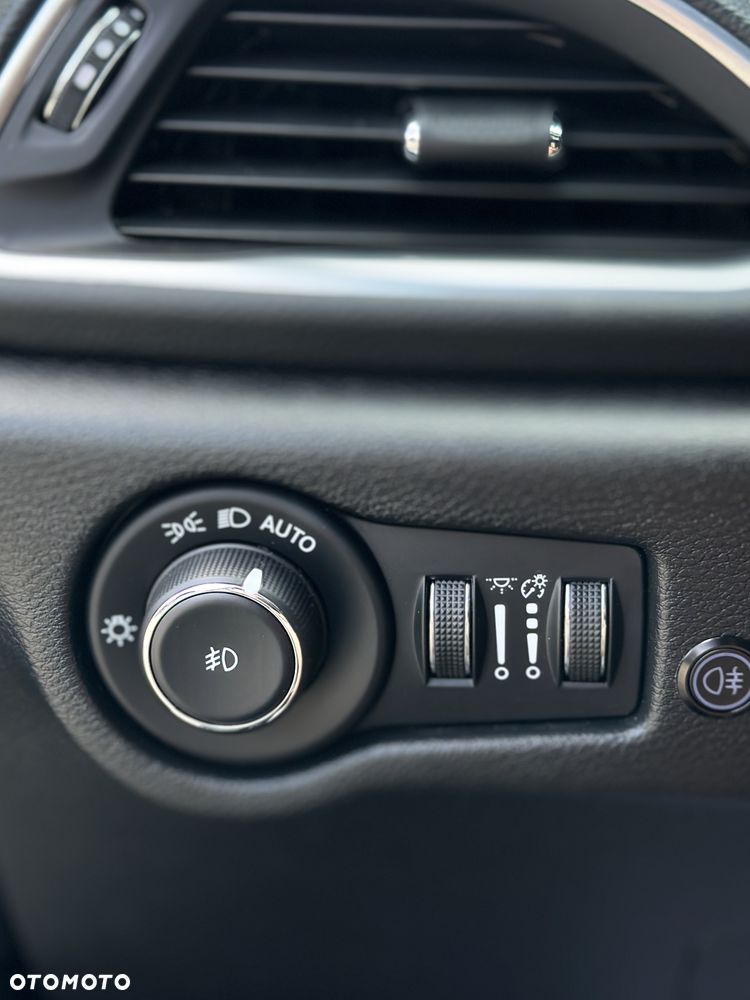 Chrysler Pacifica - 16