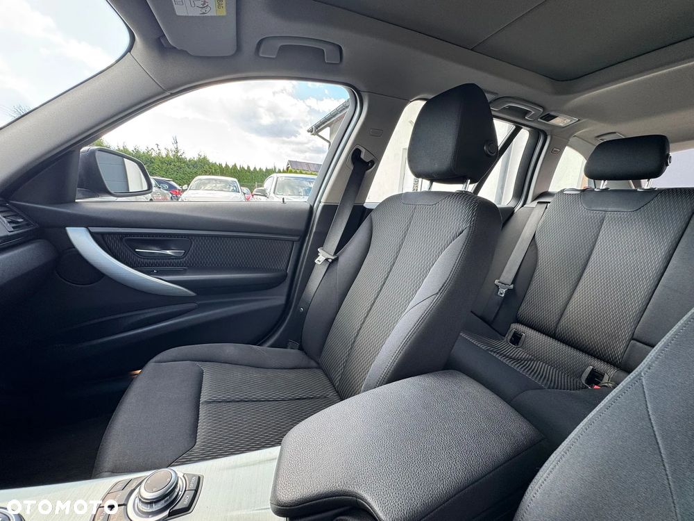 BMW Seria 3 318d Luxury Line - 15