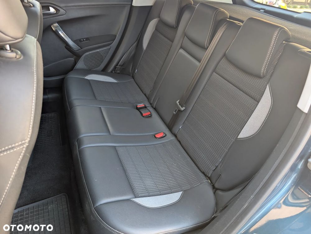 Peugeot 2008 1.2 Pure Tech Allure S&S EAT6 - 25