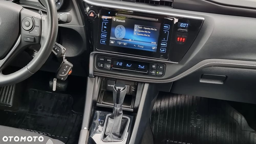 Toyota Auris 1.6 Premium MS - 30