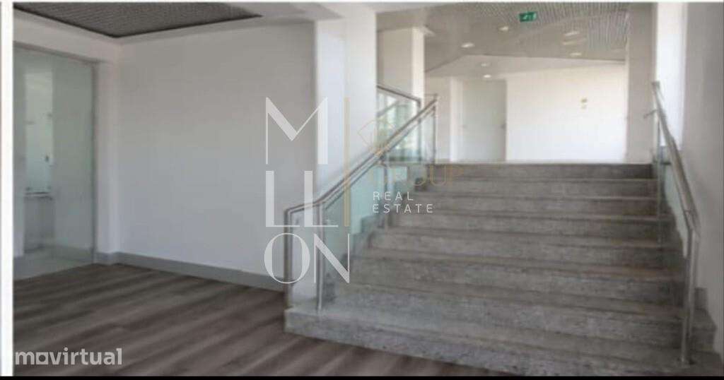 Loja Comercial de Prestígio | 300,40 m2 | Rua Pinto Bessa – Porto - Grande imagem: 3/7