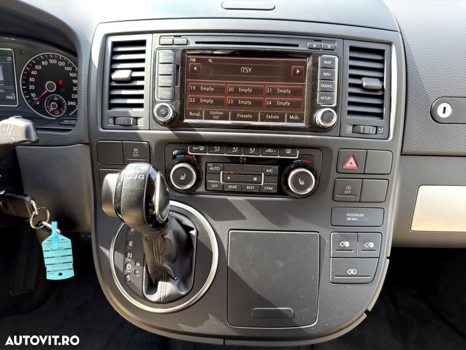 Volkswagen Multivan - 17