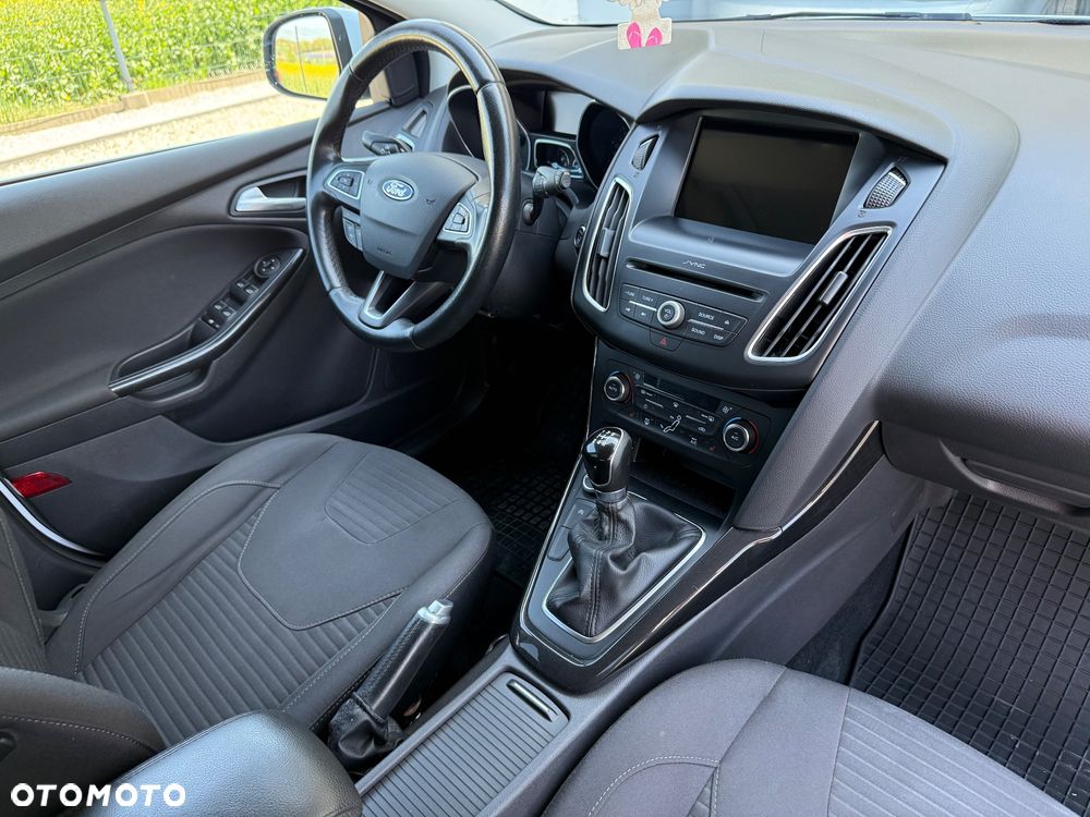 Ford Focus 1.0 EcoBoost Titanium - 25