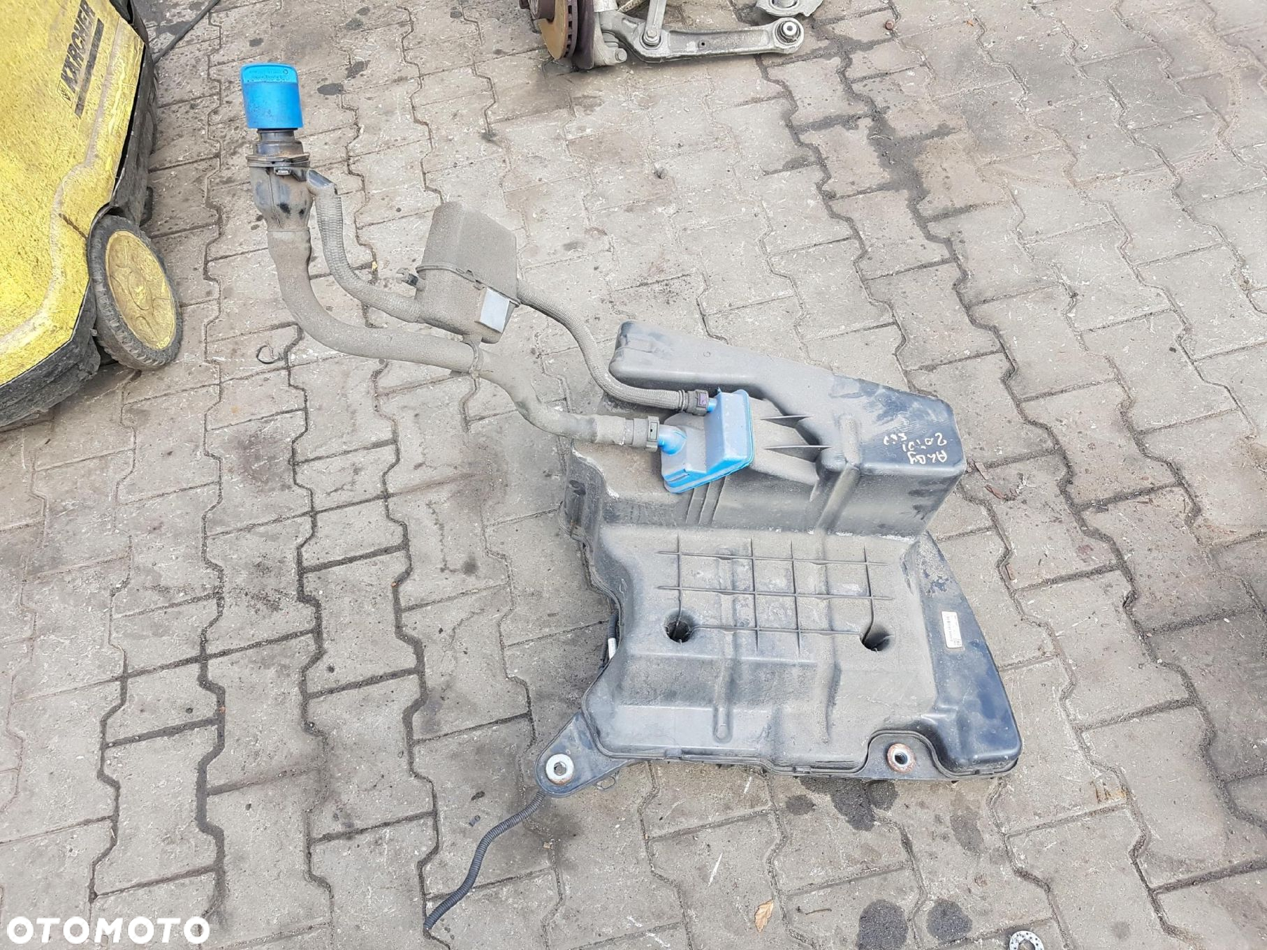 AUDI A4 B9 8W 15-18r 2.0 TDI ZBIORNICZEK ADBLUE POMPKA 8W0131878AB - 2