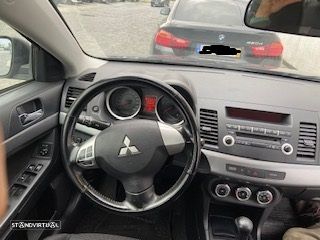 Mitsubishi Lancer 1.5 Invite - 4
