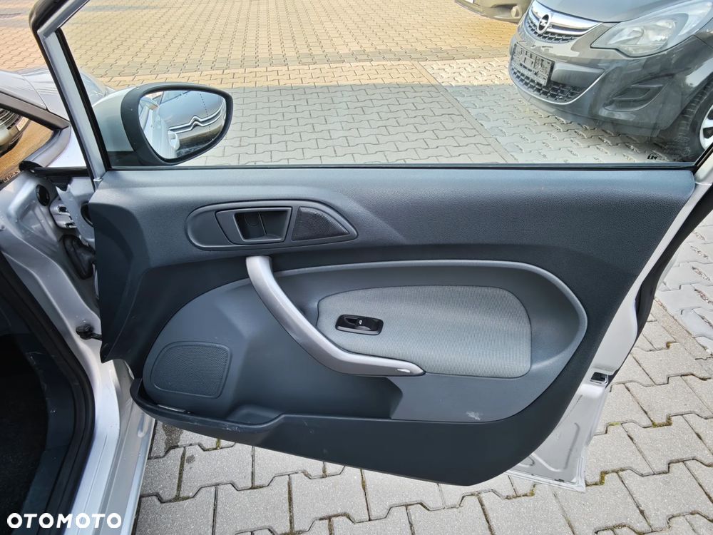 Ford Fiesta 1.25 Trend - 23