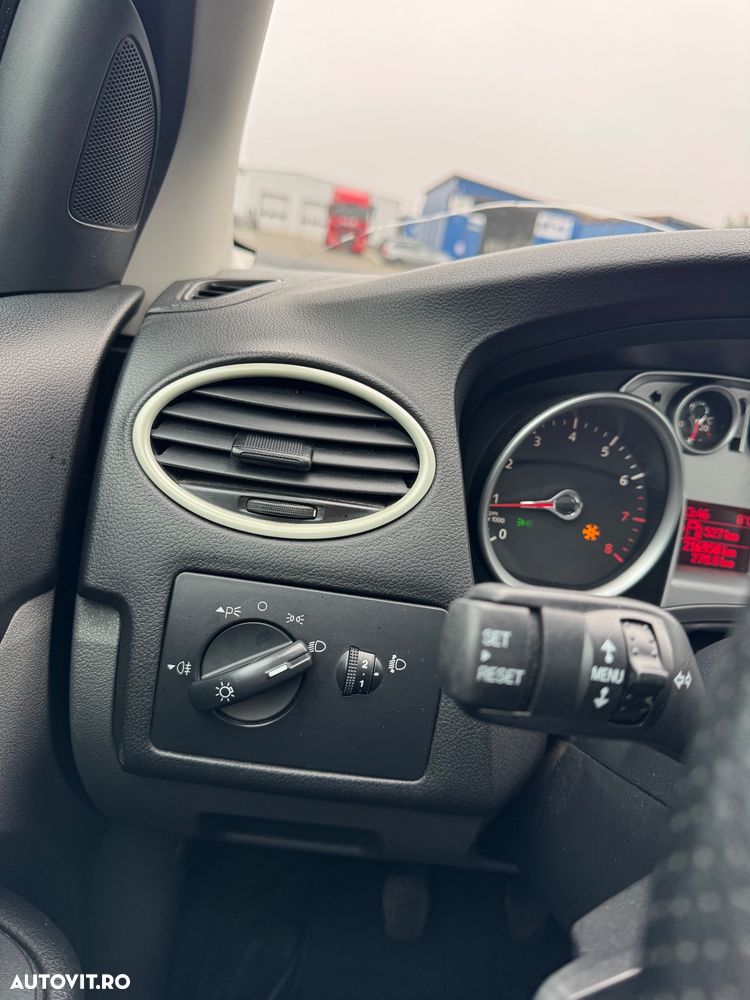 Ford Focus 1.4i Ambiente - 17