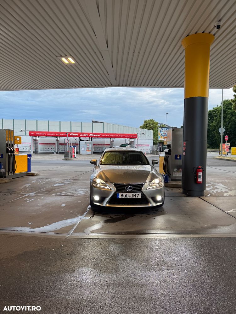Lexus Seria IS 300h Aut. Business - 9