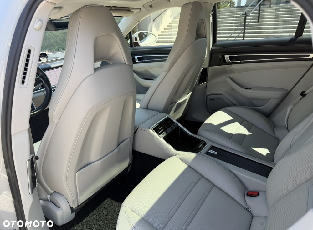 Porsche Panamera 4 - 12