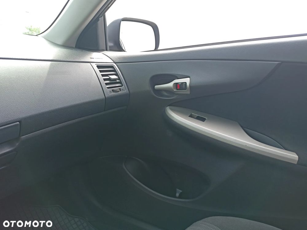 Toyota Corolla - 12