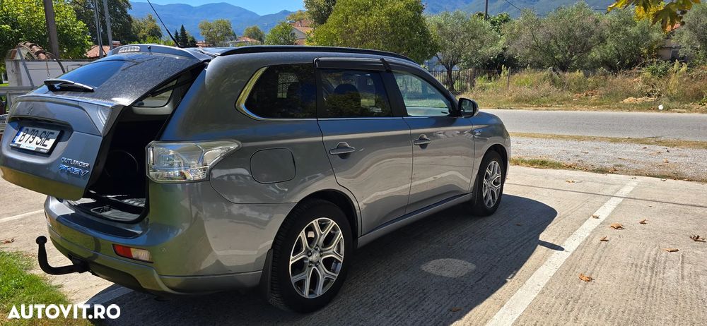 Mitsubishi Outlander 2.0 4WD Plug-In Hybrid Top - 7