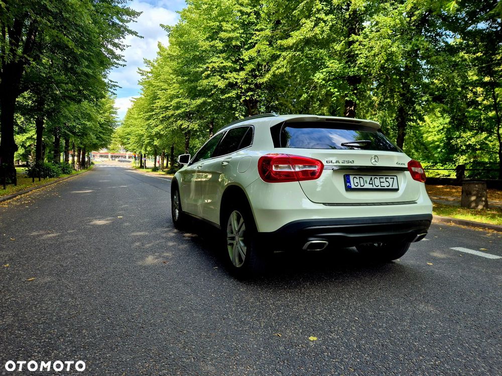 Mercedes-Benz GLA 250 4Matic 7G-DCT - 6