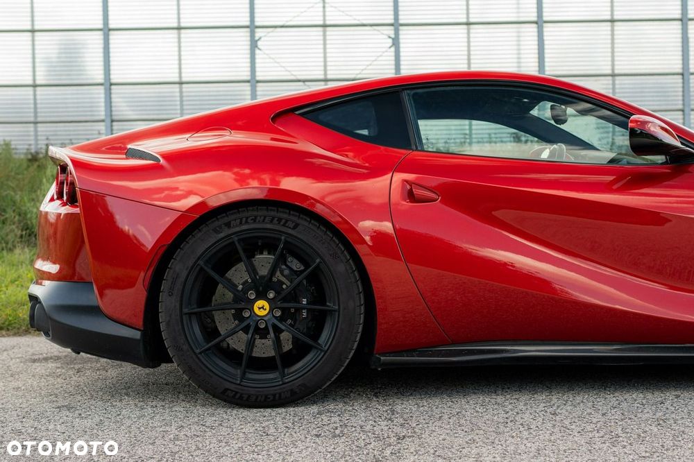 Ferrari 812 Superfast - 8
