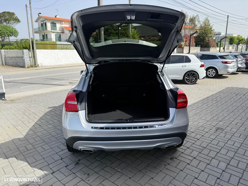 Mercedes-Benz GLA 220 d 4Matic 7G-DCT - 15