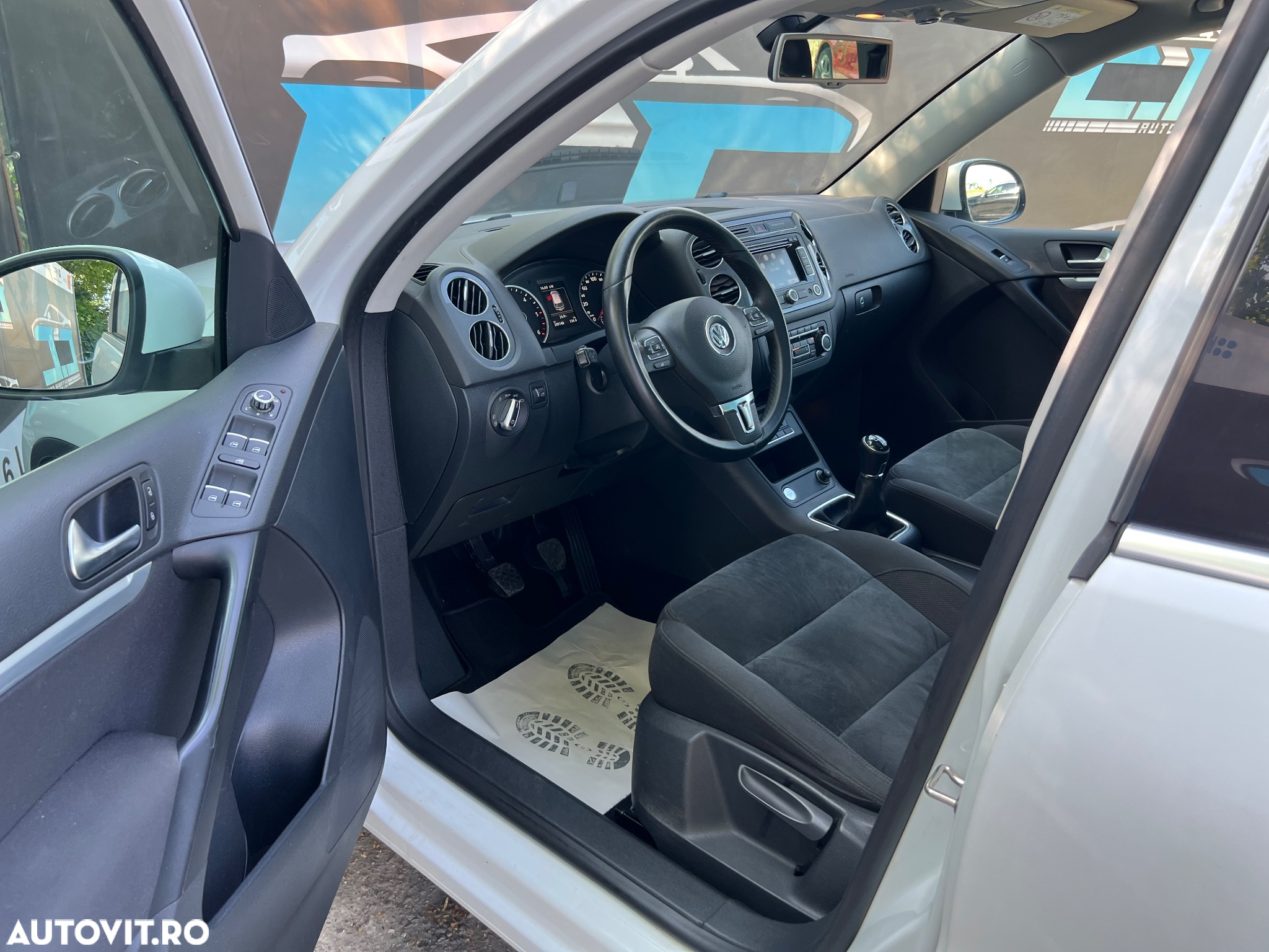 Volkswagen Tiguan 2.0 TDI BMT Sport & Style - 11