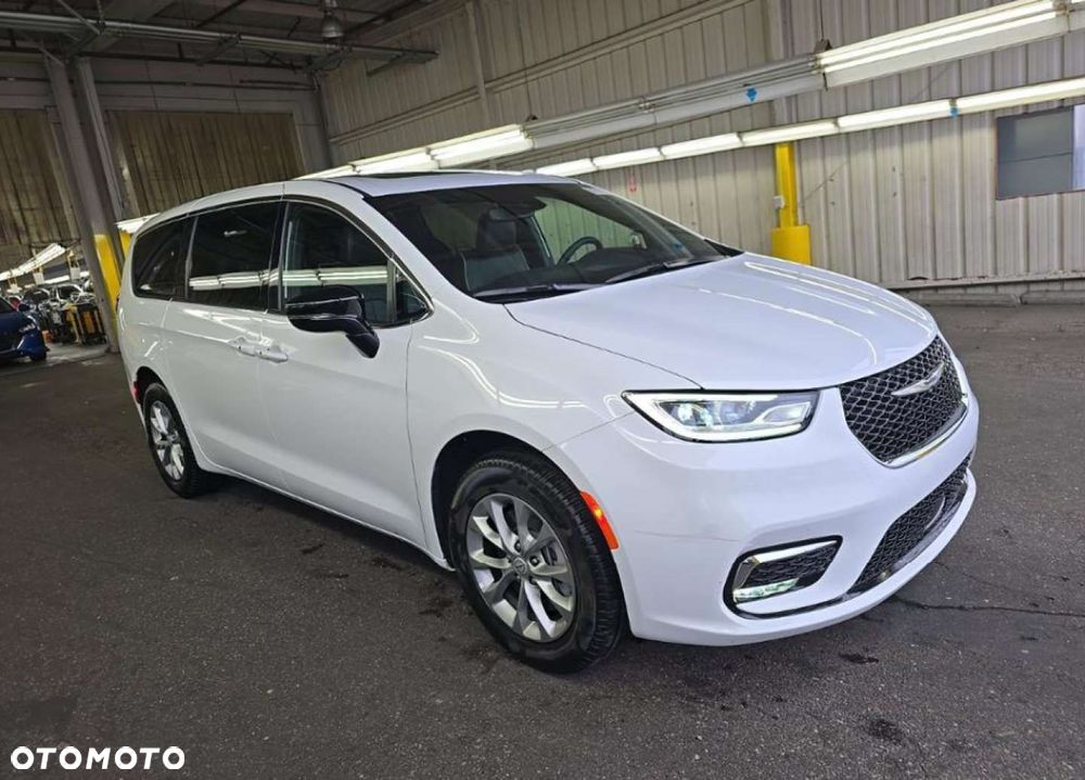 Chrysler Pacifica - 7