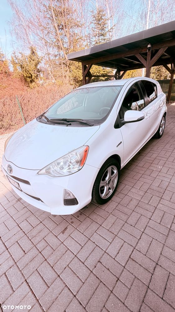 Toyota Prius (Hybrid) - 3