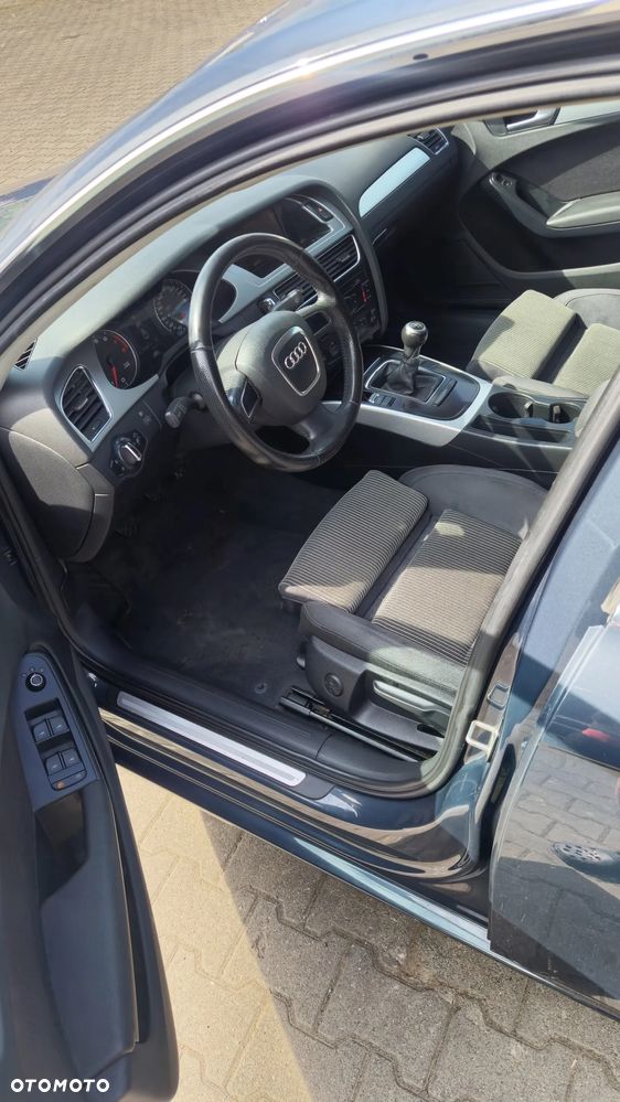 Audi A4 Limousine - 16