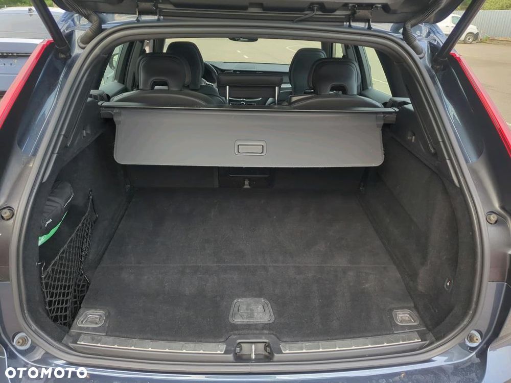 Volvo XC 60 T6 Plug-In Hybrid AWD Ultra Dark - 16