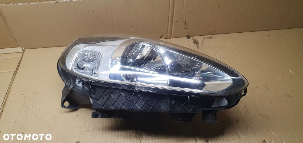 Lampa prawy przód przednia prawa Fiat Punto EVO - 4