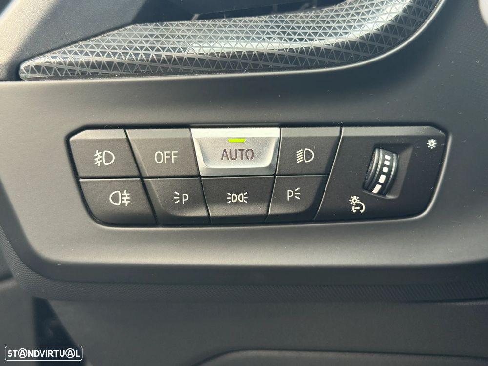 BMW 116 d Pack Desportivo M - 41