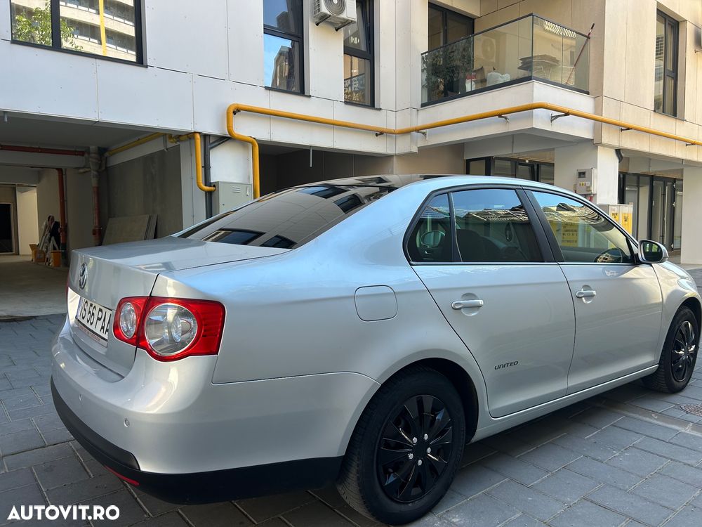 Volkswagen Jetta 1.6 Trendline - 9