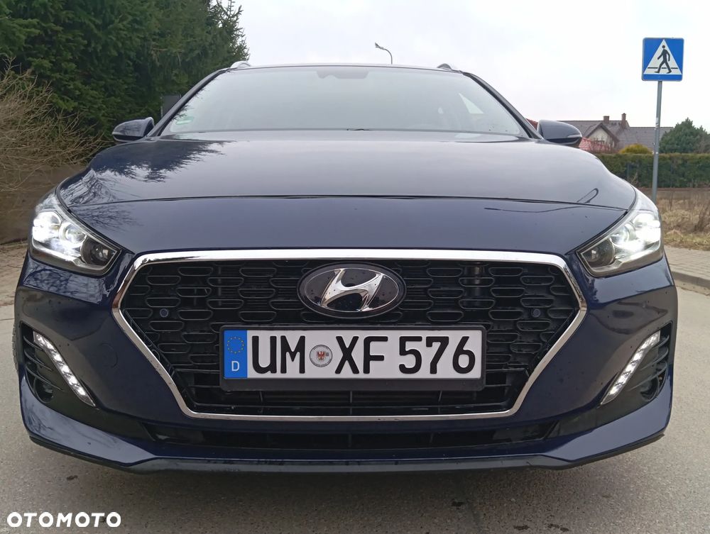 Hyundai i30 blue 1.6 CRDi Premium - 23