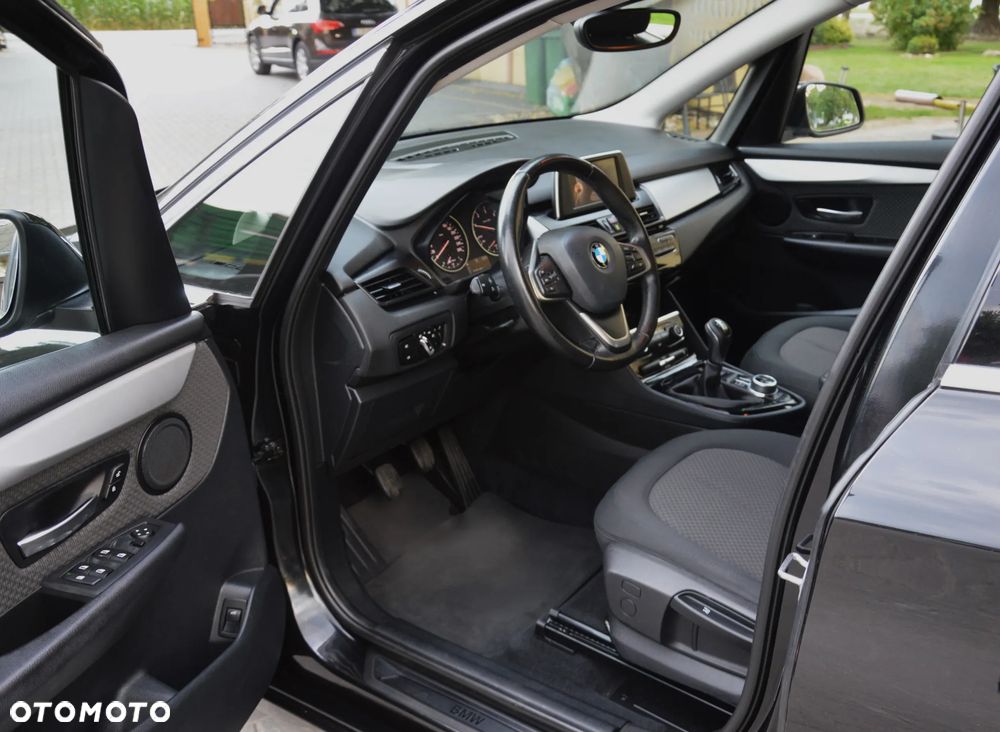 BMW Seria 2 216d - 11