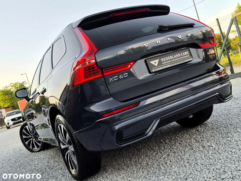 Volvo XC 60 B4 D Plus Dark - 36