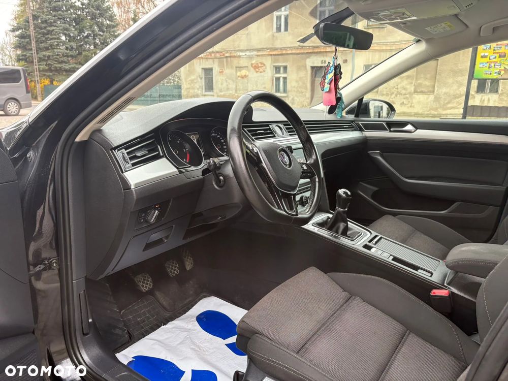 Volkswagen Passat 2.0 TDI (BlueMotion Technology) Highline - 9