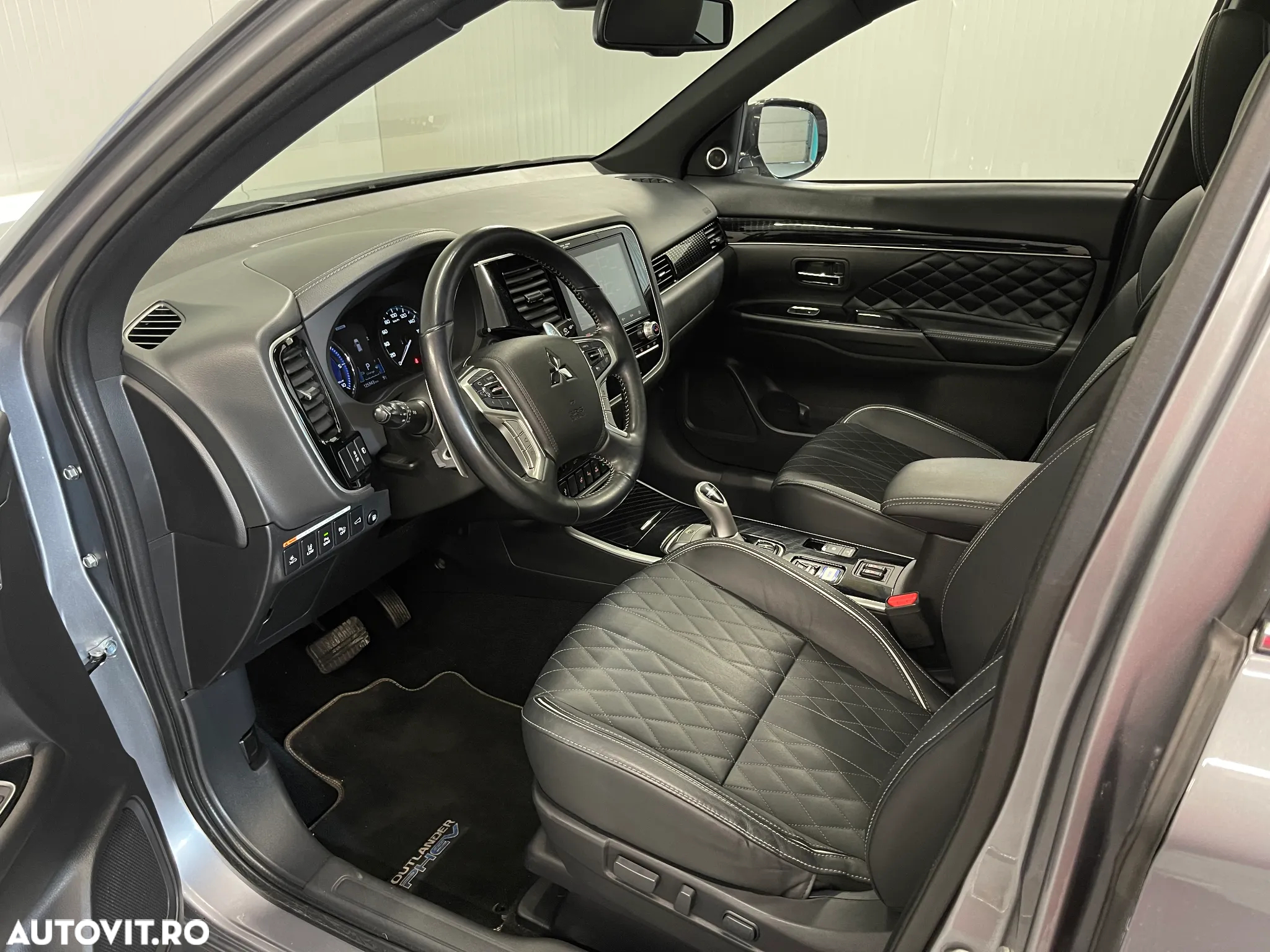 Mitsubishi Outlander 2.4 4WD Plug-In Hybrid Top - 5