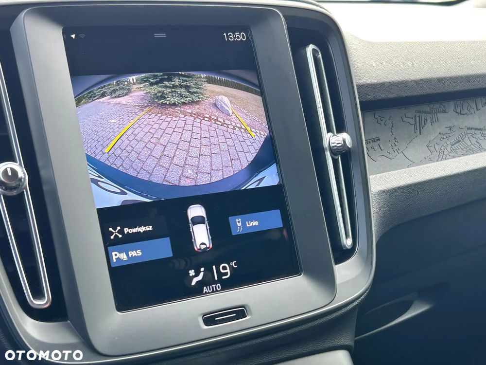 Volvo XC 40 T3 Momentum Pro - 22