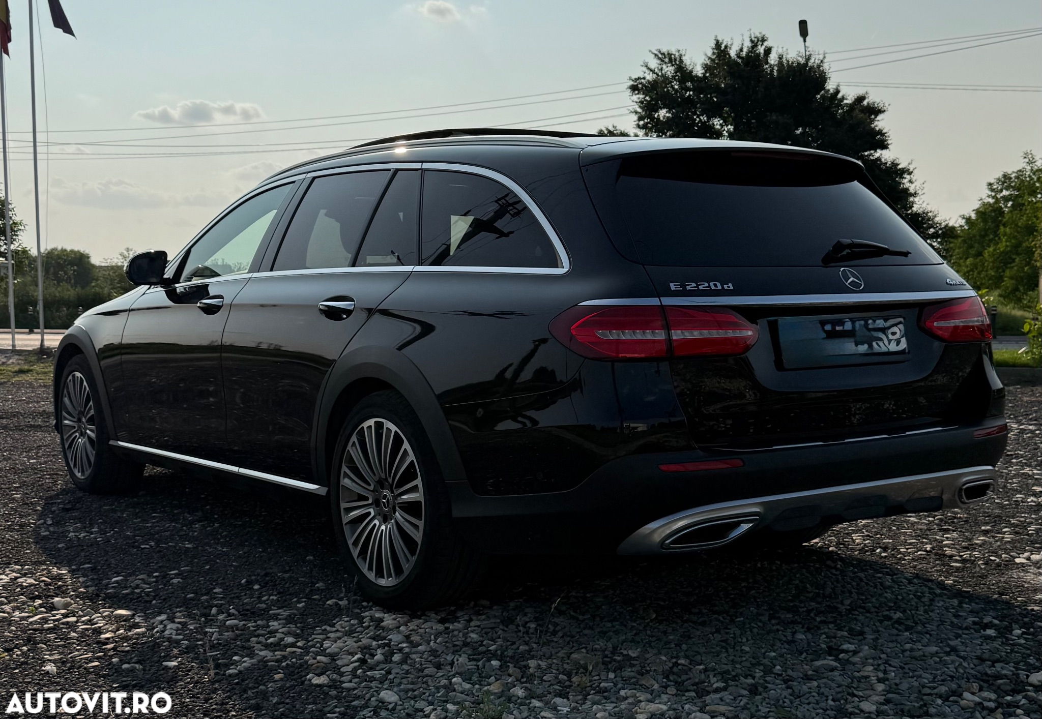 Mercedes-Benz E 220 d 4Matic T 9G-TRONIC Avantgarde - 5