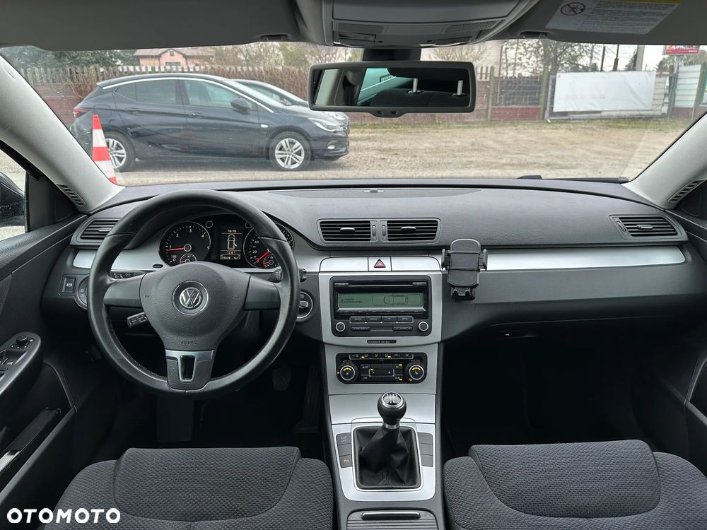 Volkswagen Passat 2.0 TDI DPF Comfortline - 14