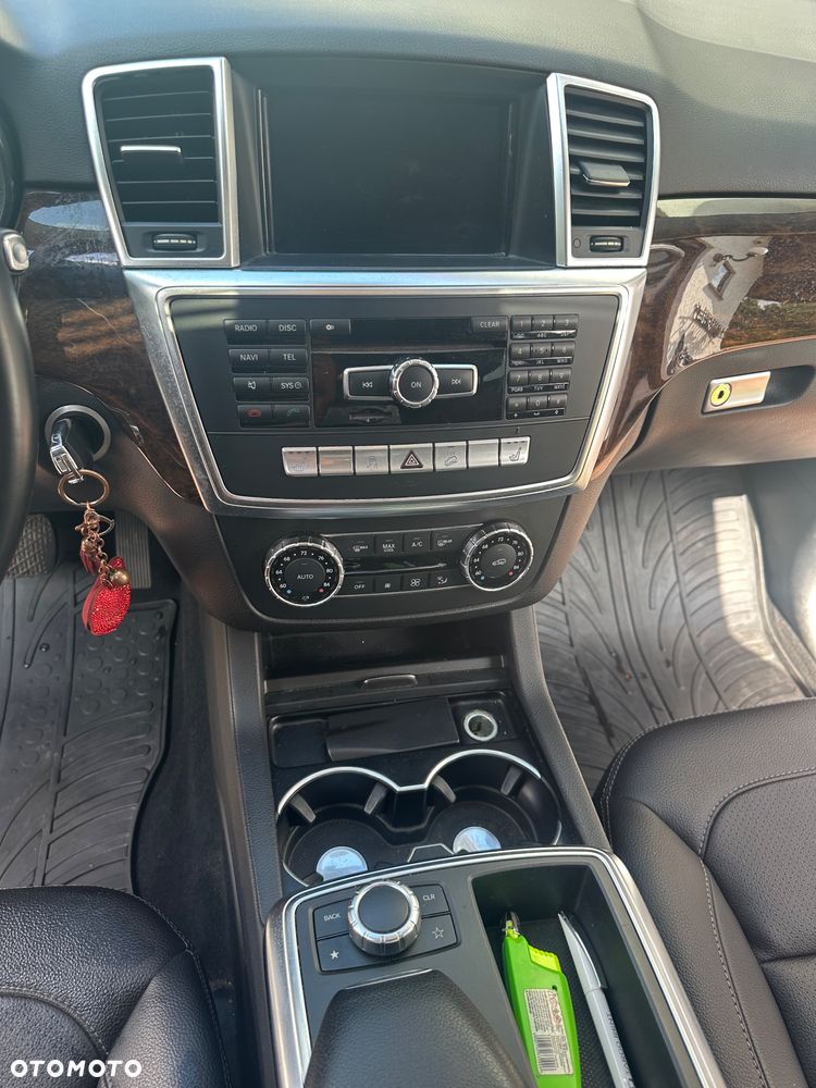 Mercedes-Benz ML - 14