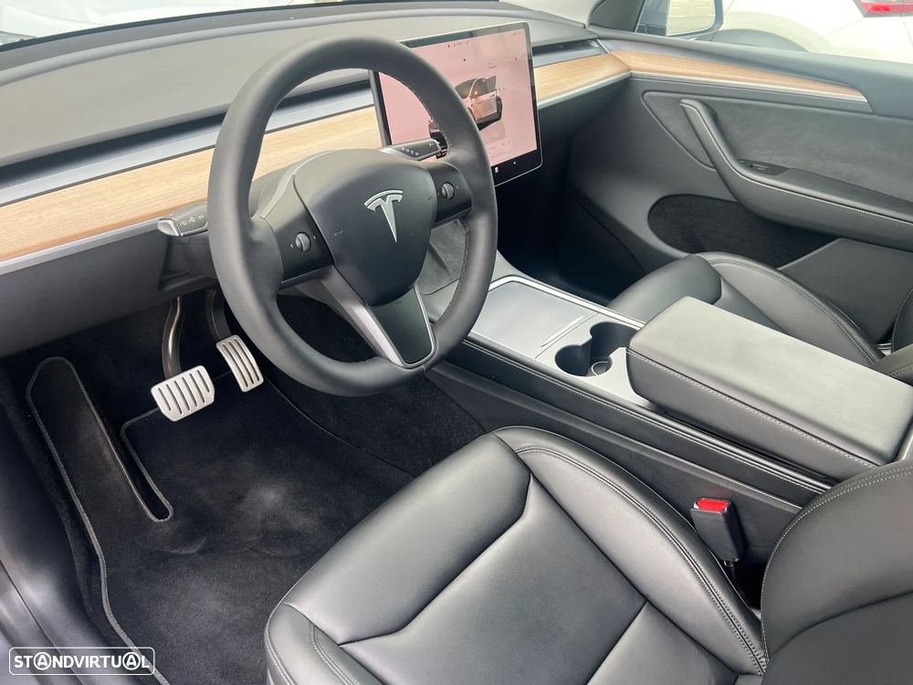 Tesla Model Y Performance Dual Motor AWD - 11