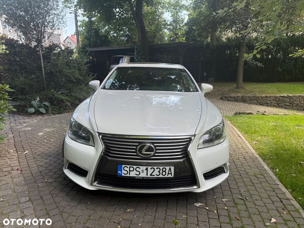 Lexus LS - 3