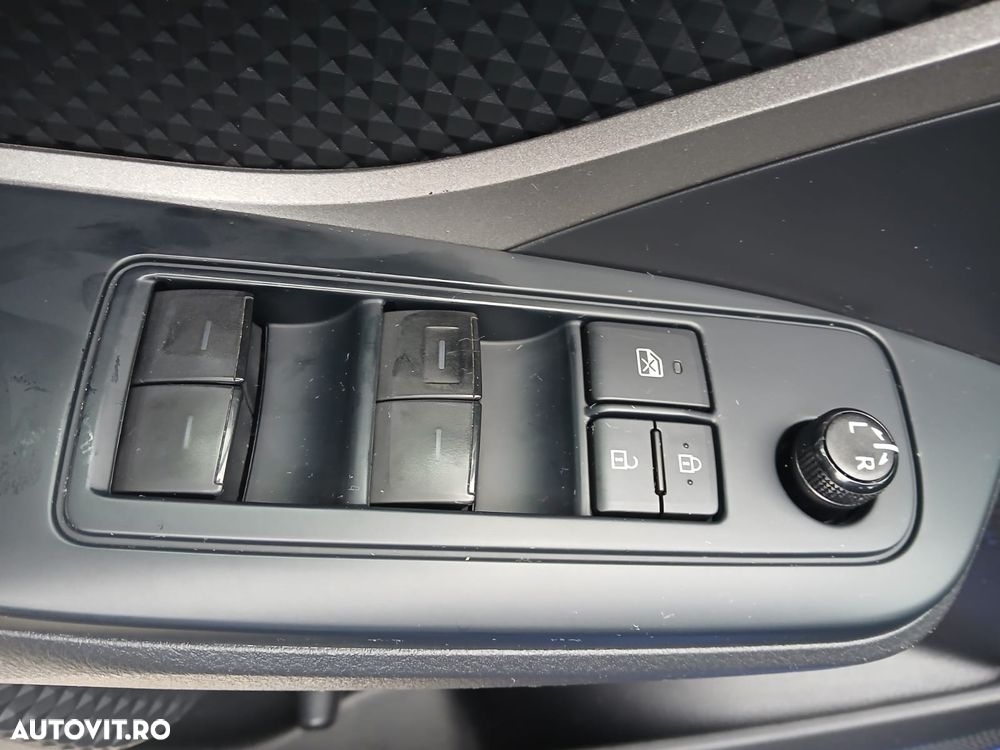 Toyota C-HR 1.8 HSD 4x2 CVT C-enter - 11