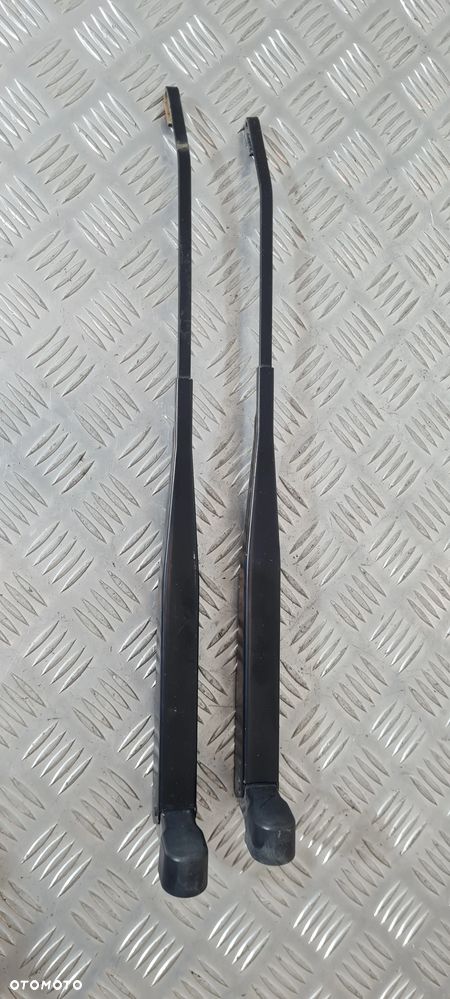 Nissan Terrano II Ramiona Wycieraczek Przód - 1