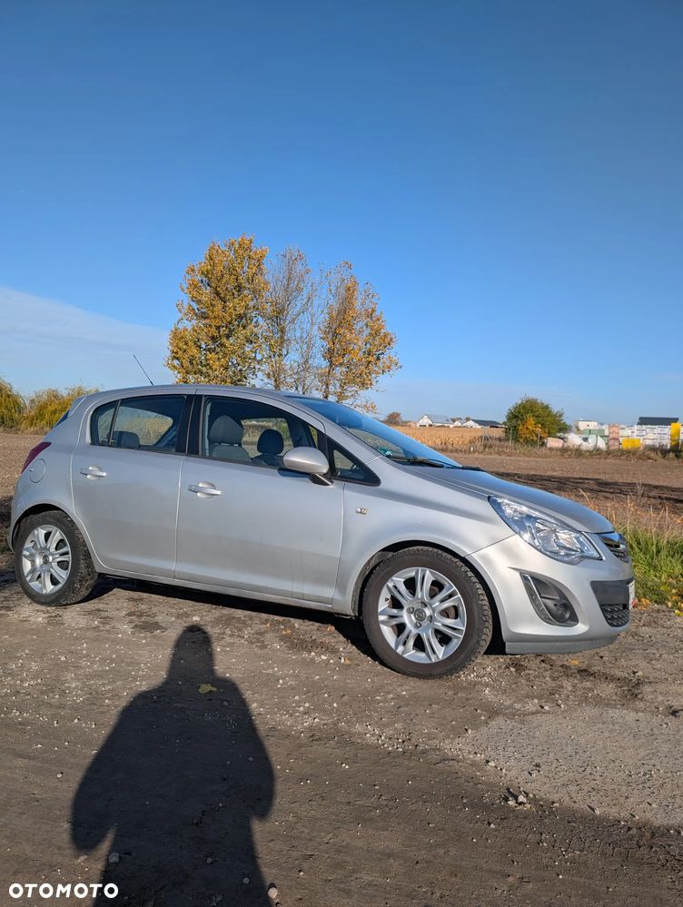 Opel Corsa 2011 photo 2